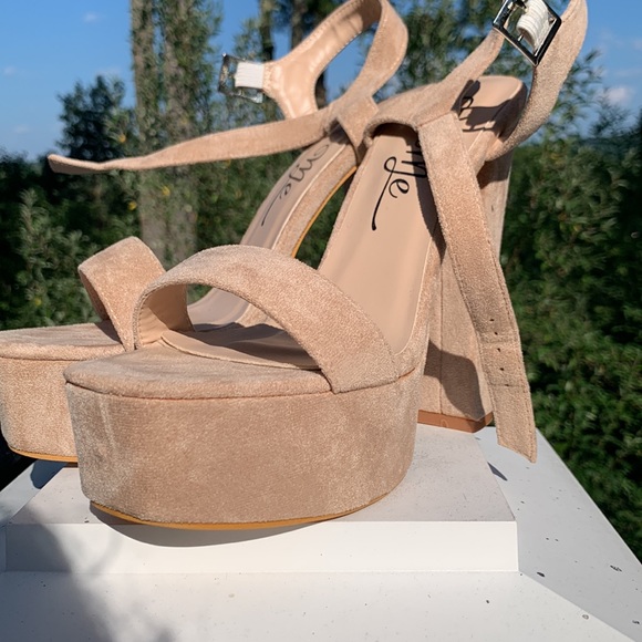 70’s NUDE PLATFORM SANDALS VEGAN SUEDE - Picture 7 of 16